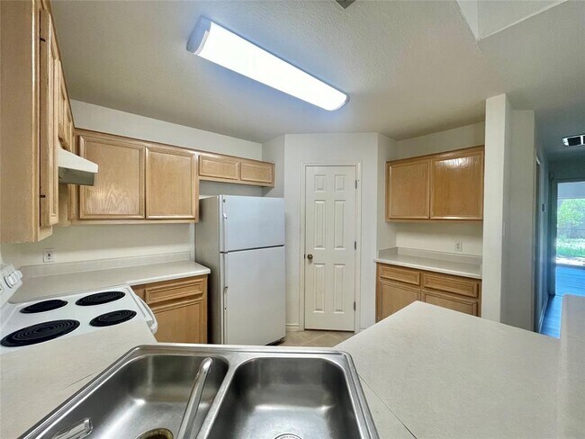 Building Photo - 13344 Water Oak Ln