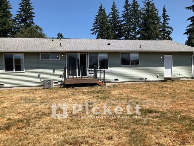 Building Photo - 609 NE Roswell Dr