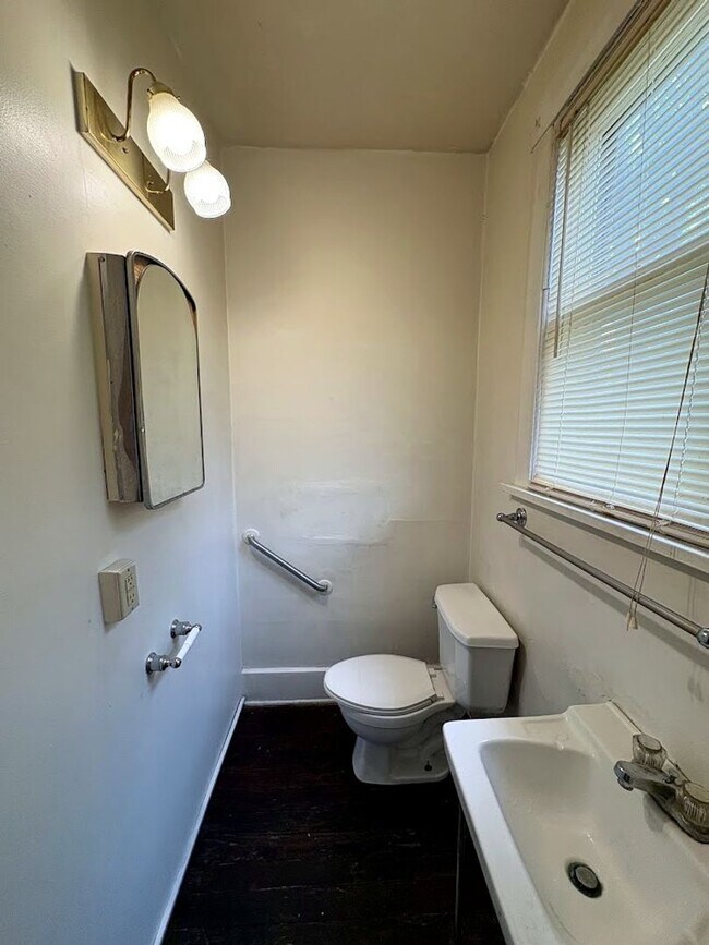 Building Photo - 1705 Bechel Pl NW