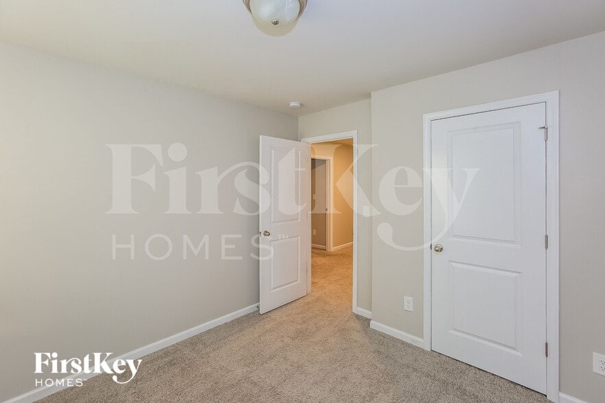 Building Photo - 9613 Hamel St