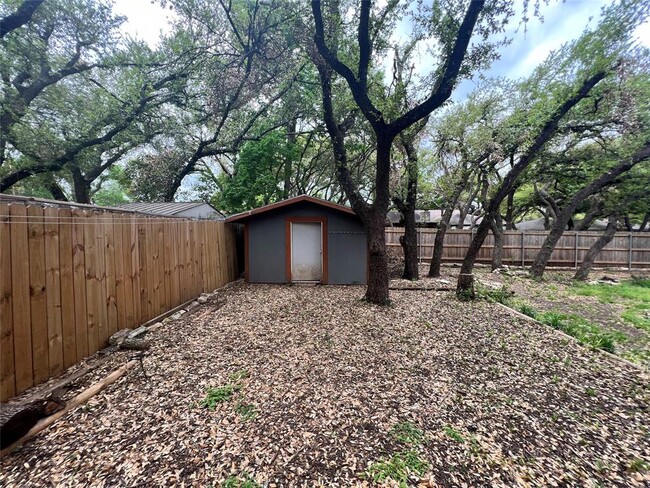Building Photo - 2403 La Rochelle Dr