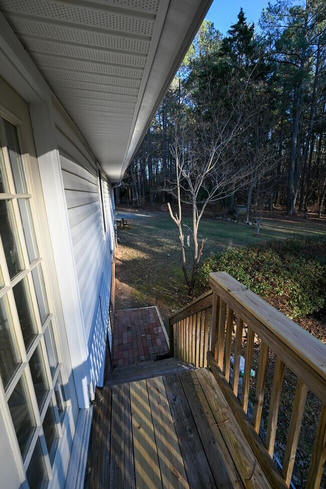 Building Photo - Stunning 3BR / 3BA Home on 2.48 Acres – Hillsborough, NC