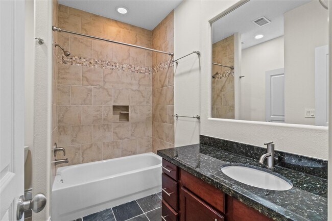 Building Photo - 1113 St Charles St