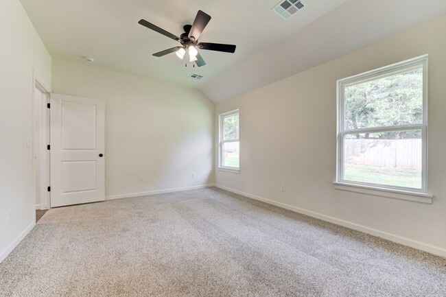 Building Photo - Brand New Home In Noble!