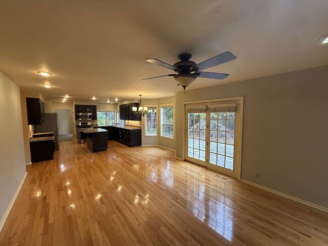 Building Photo - 2225 Marie Ln