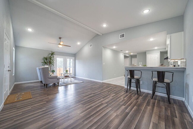 Building Photo - 474 Ridge Haven St