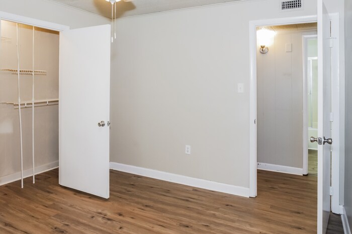 Building Photo - 156 Cranbrook Dr