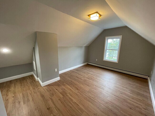 Building Photo - 489 Lowell St