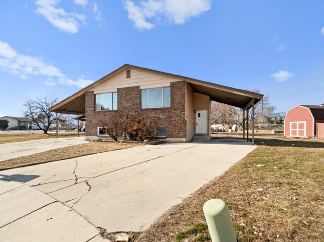 Building Photo - Lovely West Robin Duplex - **FIRST MONTH i...