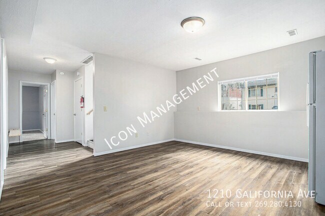 Building Photo - 1210 California Ave