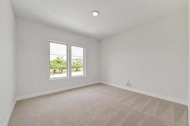 Building Photo - 4809 Serene Hills Dr