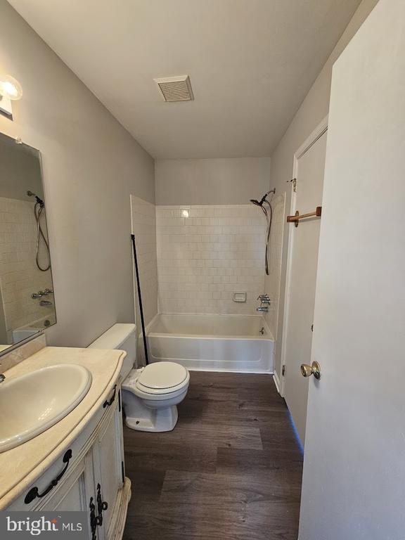 Building Photo - 33 Fieldstone Ct