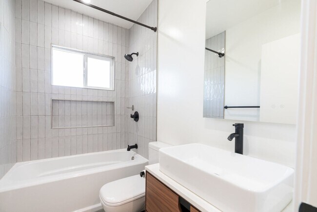 Building Photo - Stunning Views from Silver Lake Hillside Home for Rent with Spectacular Views