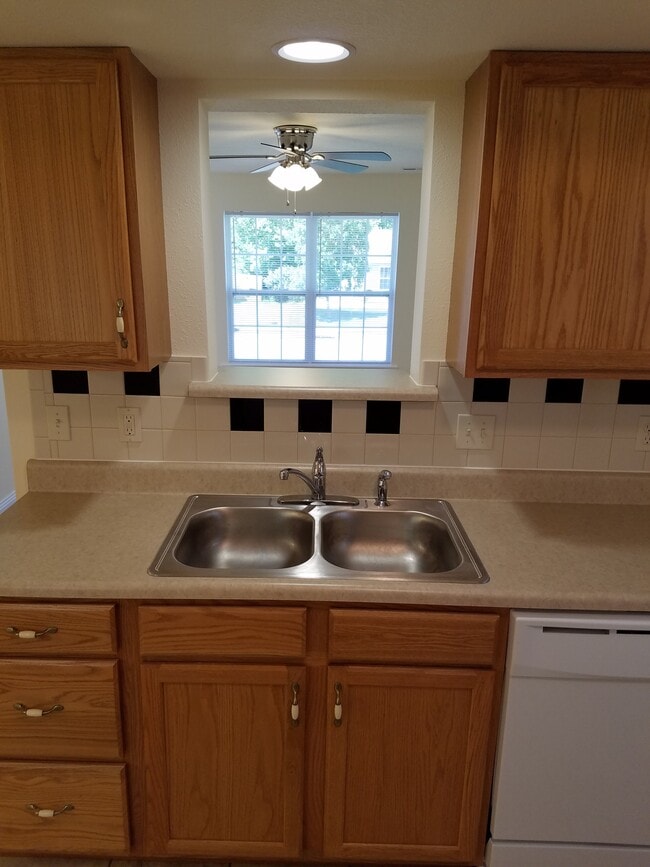 Building Photo - 3510 James Dale Rd