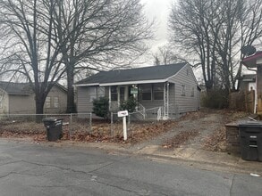 Building Photo - 117 Roosevelt Cir