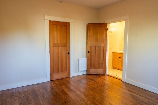 Building Photo - 4Bd/2.75Ba Seattle House