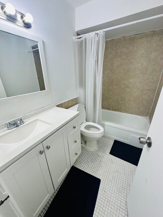 Building Photo - 6054 Forest Hill Blvd