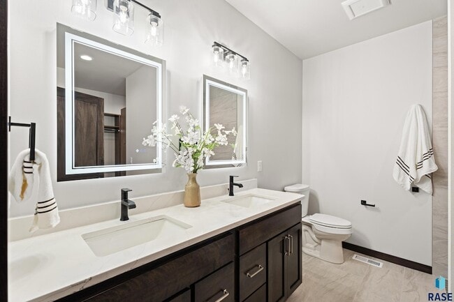 Building Photo - 1107 S Foss Ave