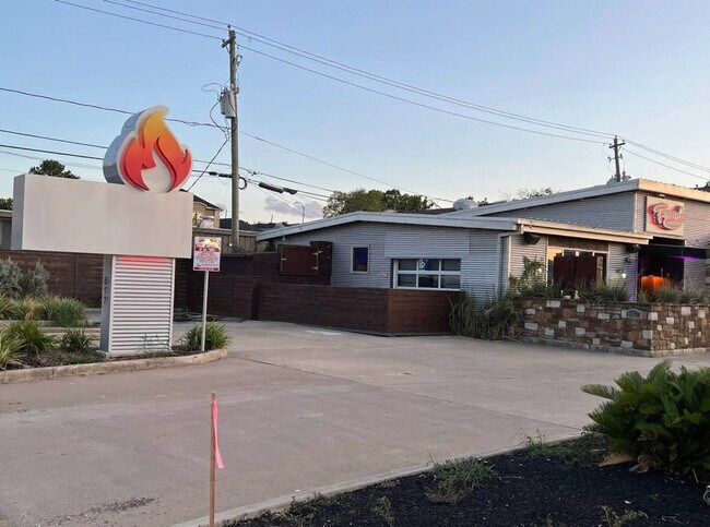 Building Photo - 1111 Shepherd Dr