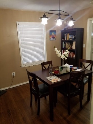 Building Photo - 414 E 6th St