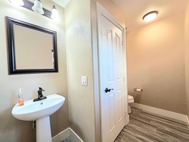 Building Photo - Three-bedroom Single Family