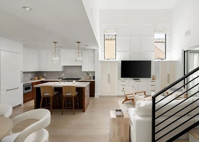 Building Photo - Coastal Luxury Retreat in the Heart of Corona del Mar Village-Available for Monthly Executive and...