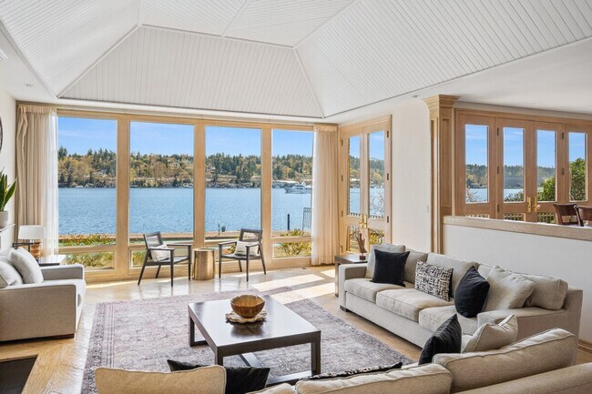 Building Photo - 6408 E Mercer Way