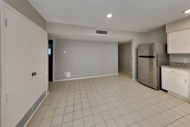 Building Photo - 5211 Girnigoe Dr