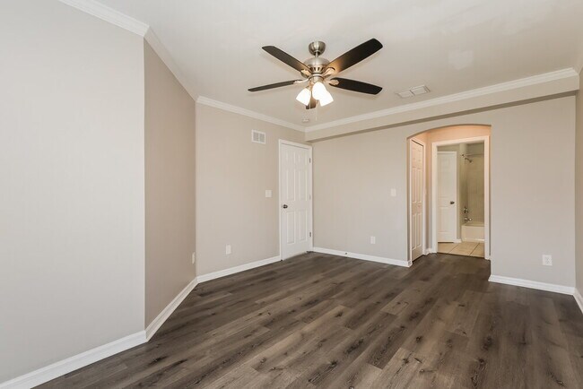 Building Photo - 6032 Pointe Pleasant Blvd