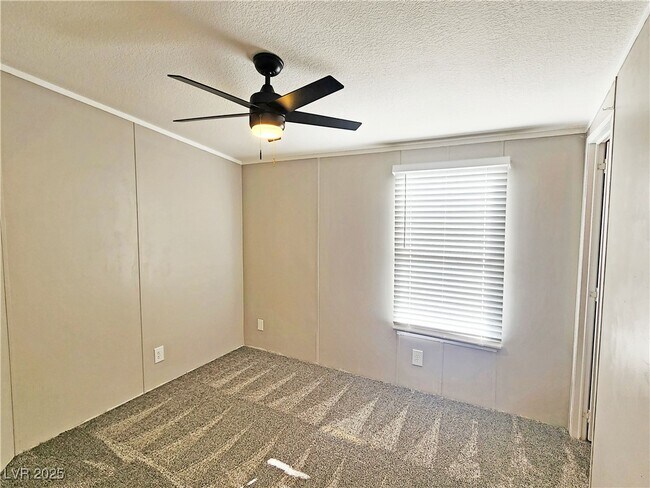 Building Photo - 320 W Comstock Cir N