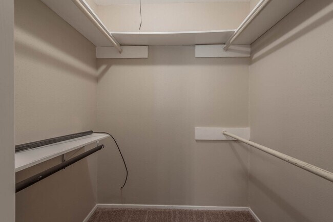 Building Photo - 6015 Knotty Post Ln