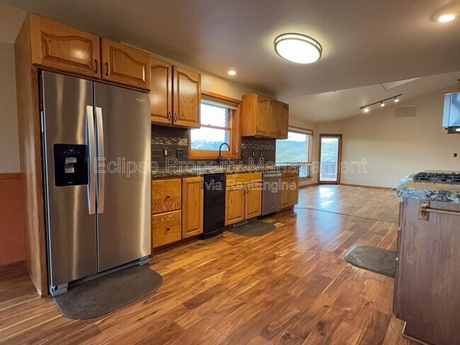 Building Photo - 2737 Sierra Vista Dr