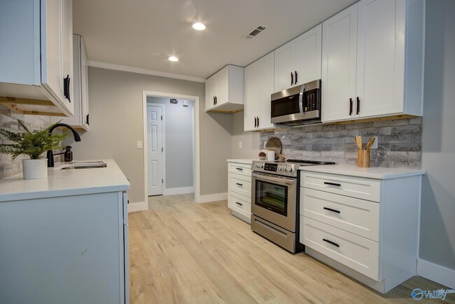 Building Photo - 205 Jarrett Ln