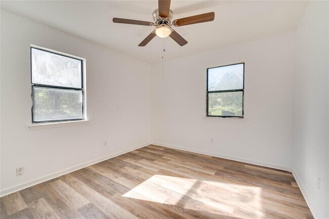 Building Photo - 706 Scenic Dr