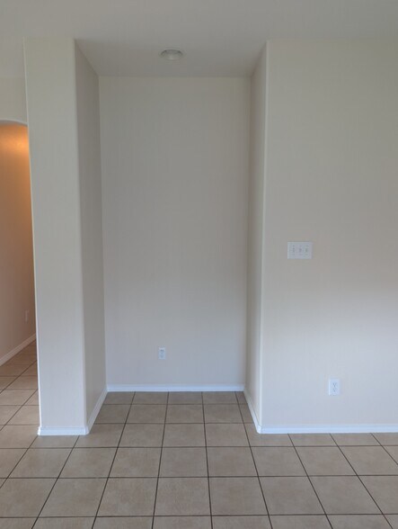Kitchen knook - 2853 Waterfall Ln