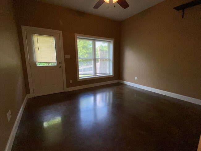 Building Photo - 125 Sun Haven Ln