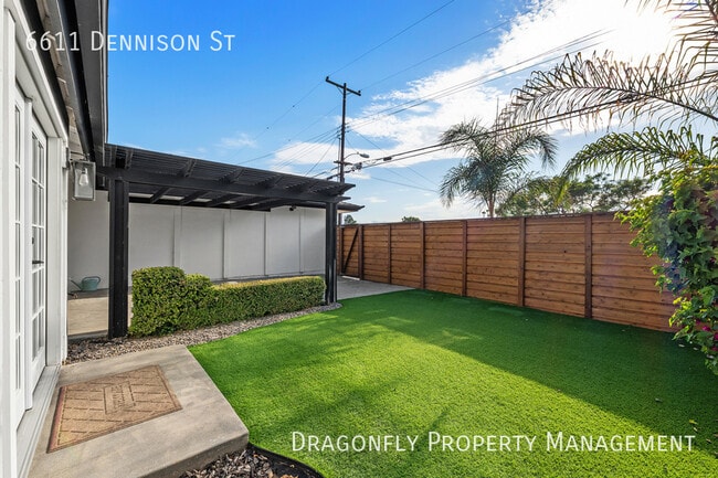 Building Photo - 6611 Dennison St