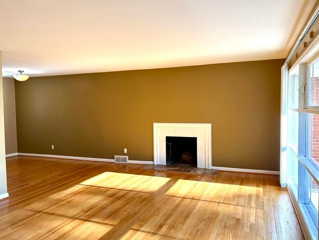 Building Photo - 27160 Spring Arbor Dr