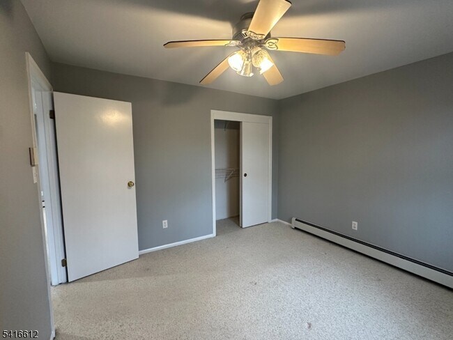 Building Photo - 18 Montrose Ave