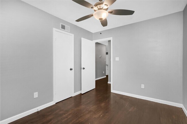 Building Photo - 3262 Kristen Dr