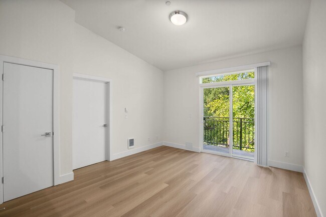 Building Photo - 8417 SW 24th Ave