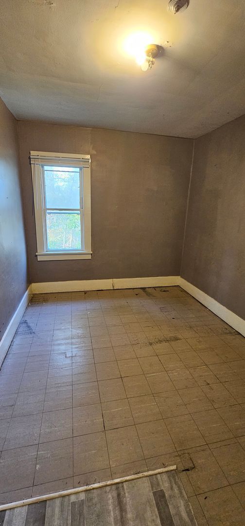 Building Photo - 882 Locust Dr