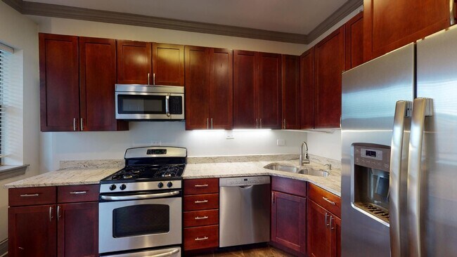 Building Photo - 438 E 45th Pl
