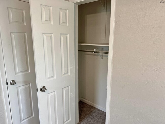 Building Photo - 2813 Roanoke Dr