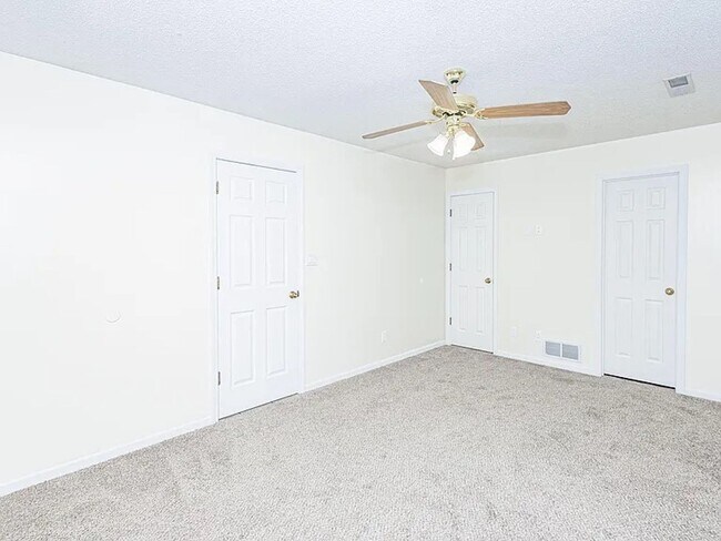 Building Photo - 3804 Larkspur Ct