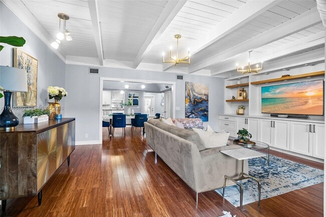 Building Photo - 505 Maplewood Dr