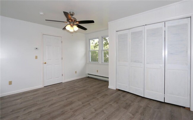 Building Photo - 348 Center Dr