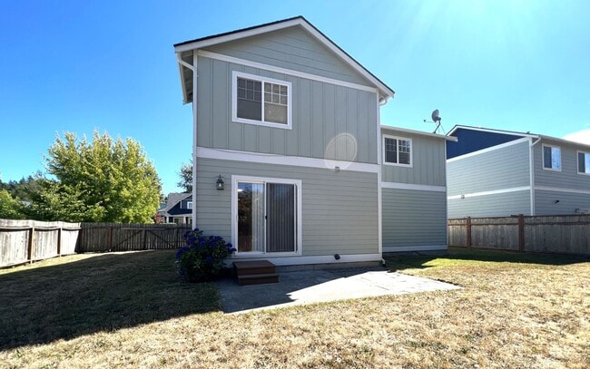 Building Photo - Spacious Craftsman Style Home - Pet Friendly!