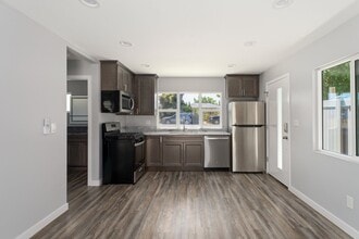 Building Photo - LEASE SPECIAL - UP TO 4 WEEKS FREE!  Luxurious 1-Bedroom Apartment with Private Yard in the Heart...