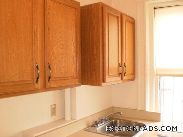 Building Photo - 137 Park Dr